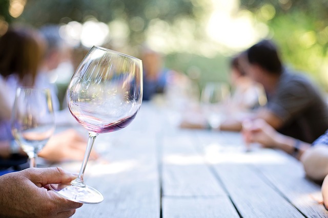 prázdná sklenice na víno