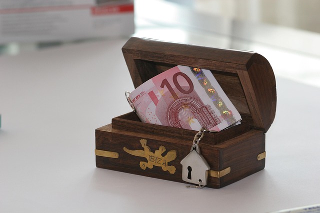 truhlička s penězi